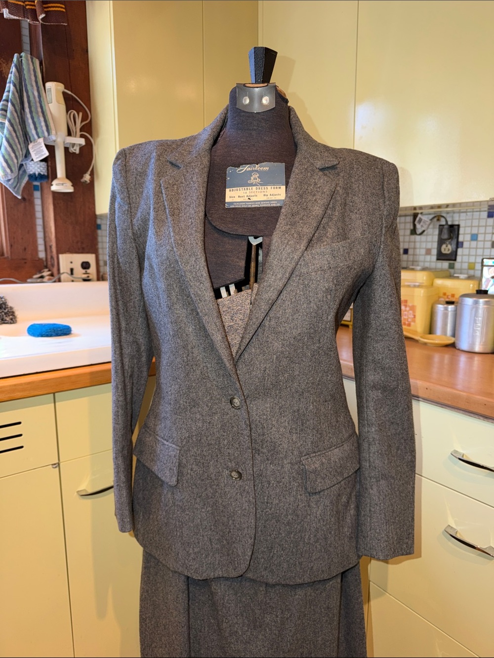 Pierre Cardin Skirt Suit Set Women’s Wool Blend Outfit - Picture 2 of 11